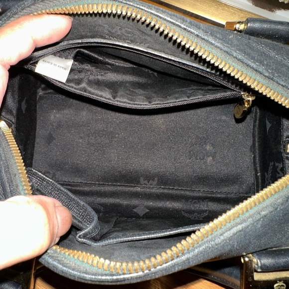 {VGUC} MCM cute leather hand bag - Picture 11 of 15